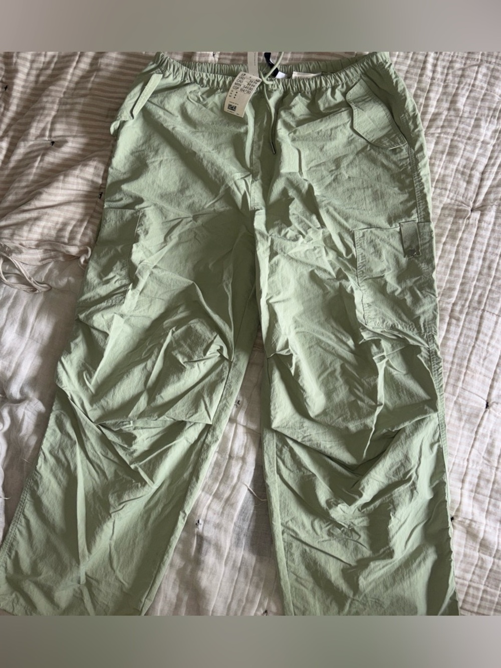 (NEW) green H&M cargo pants w/ adjustable waistband! 💚